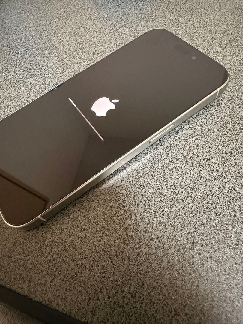 Apple iPhone 15Pro ホワイトチタニウム