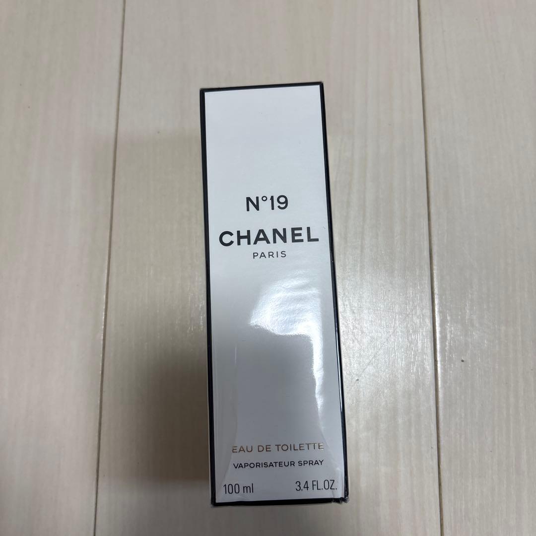 シャネル N゜19 オードゥ トワレット(ヴァポリザター) 50ml