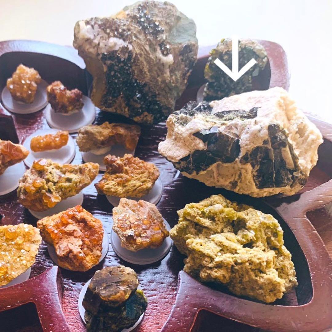 希少！アンドラダイトガーネット母岩付巨大クリスタル