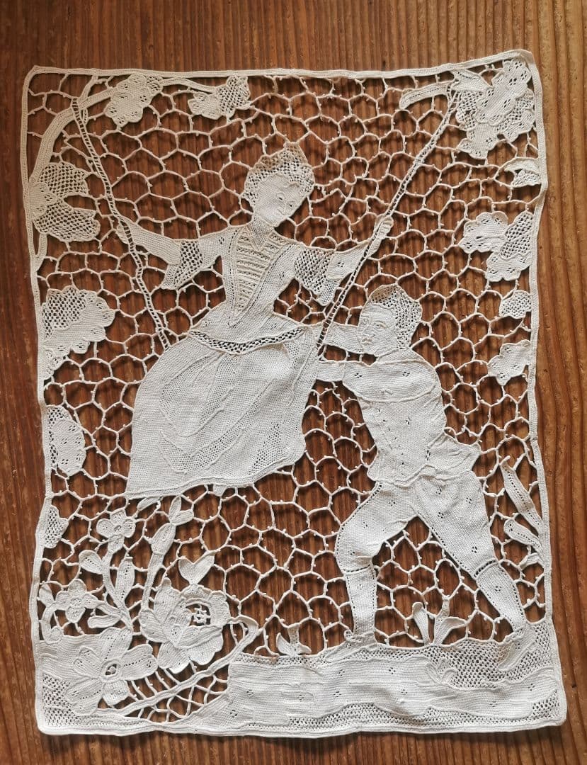 アンティークイタリア ポワンドローズヴェニスレース ブランコを漕ぐ男女のカップル