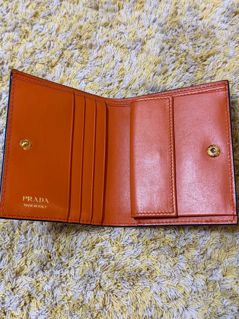 PRADA 二つ折り財布 青 レザー　美品