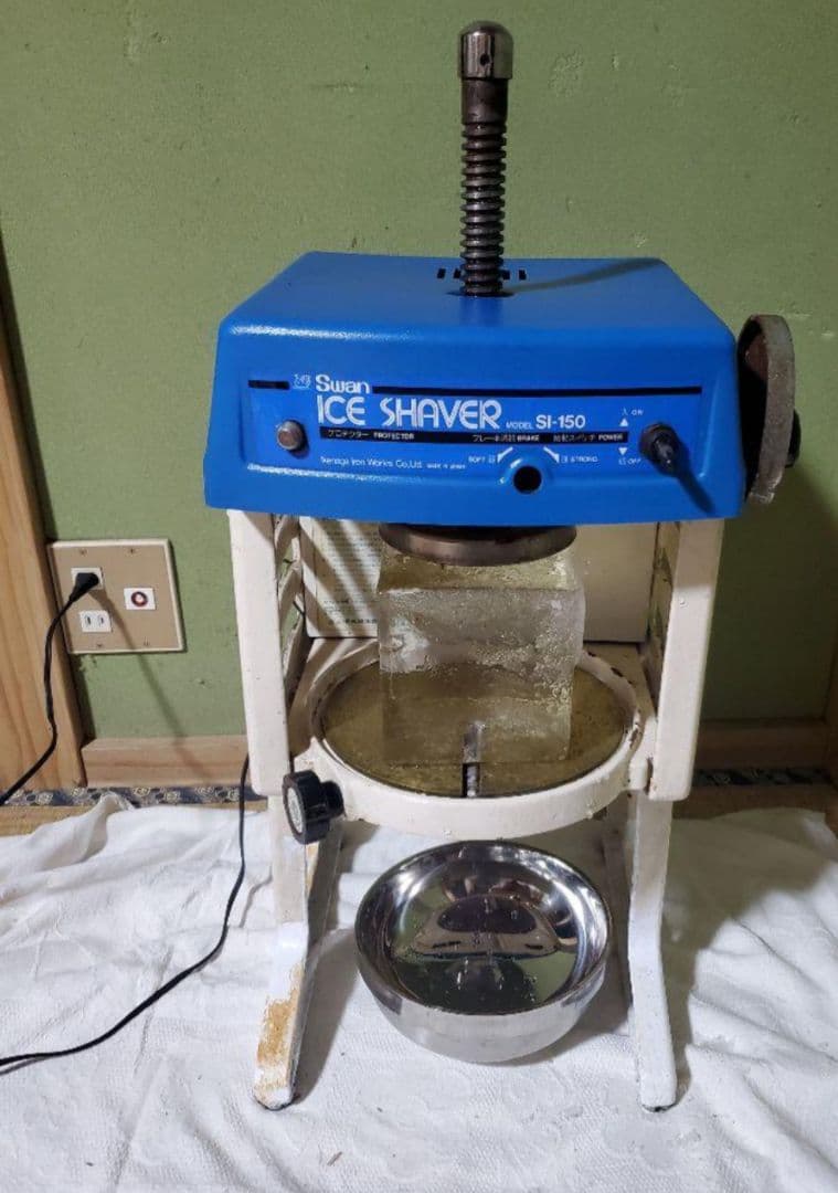 業務用かき氷機　屋台のふわふわかき氷を作れます。　SWAN　スワン