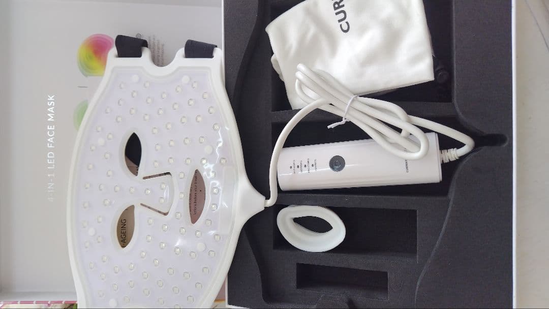 ボディ・フェイスケア CURRENTBODY 4-in-1 LED Face Mask