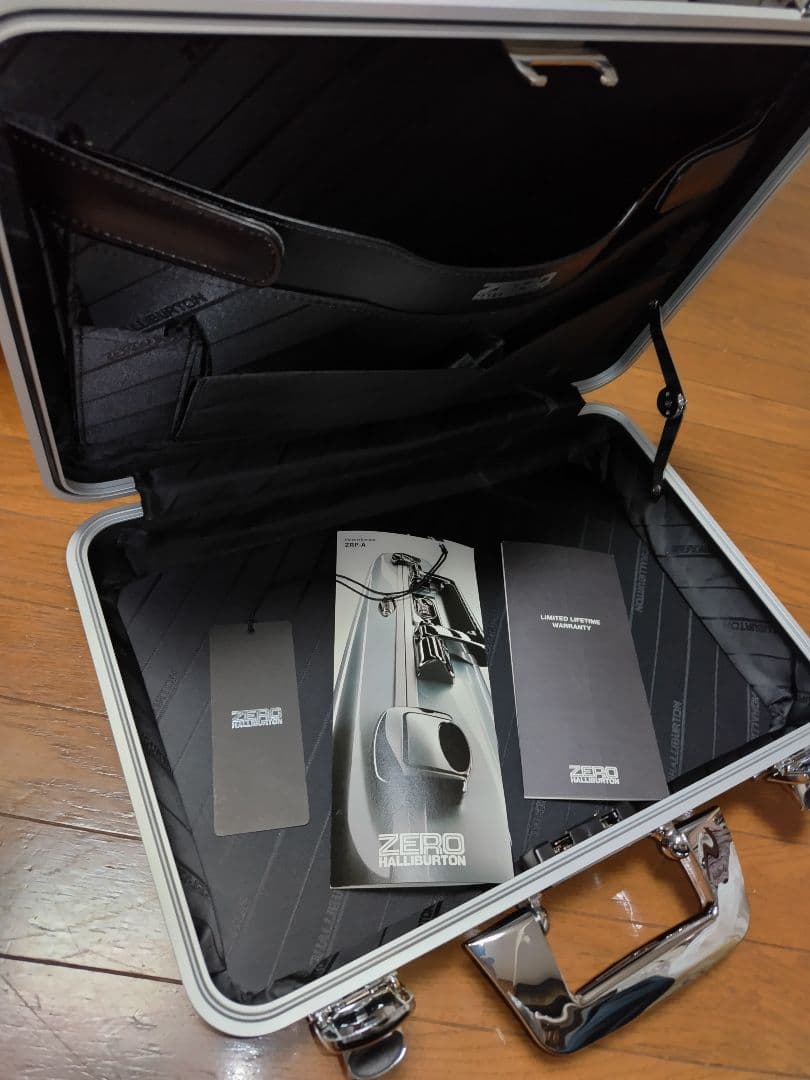 【年末まで最終値下】ZERO HALLIBURTON（ゼロハリバートン）未使用品