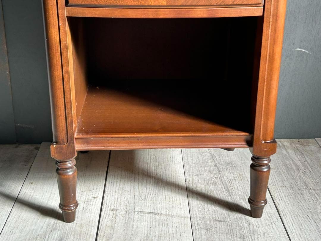 ② フランスベッド　ヨーロピアン　クラシカル　ナイトテーブル　アンティーク　IG