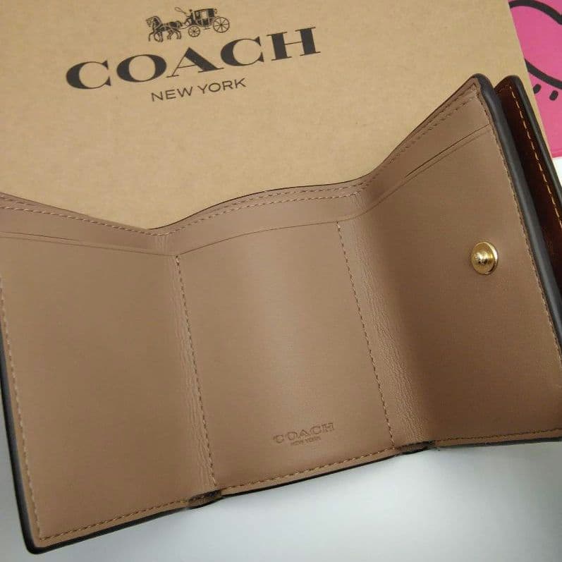 新品　COACH　折り財布　３つ折り財布　レディース