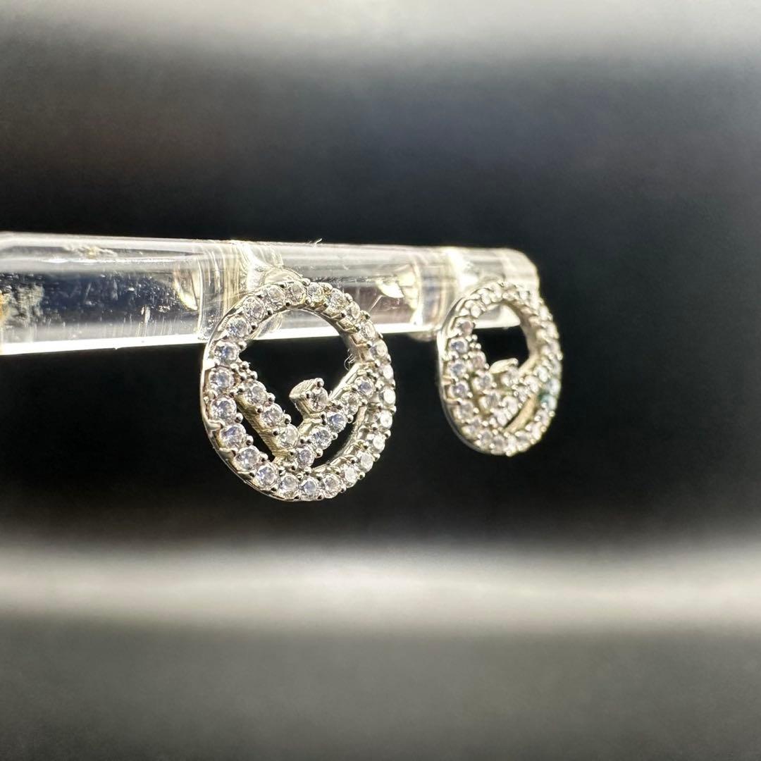 極美品✨　FENDI　フェンディ　ピアス　エフイズ　シルバー　1482