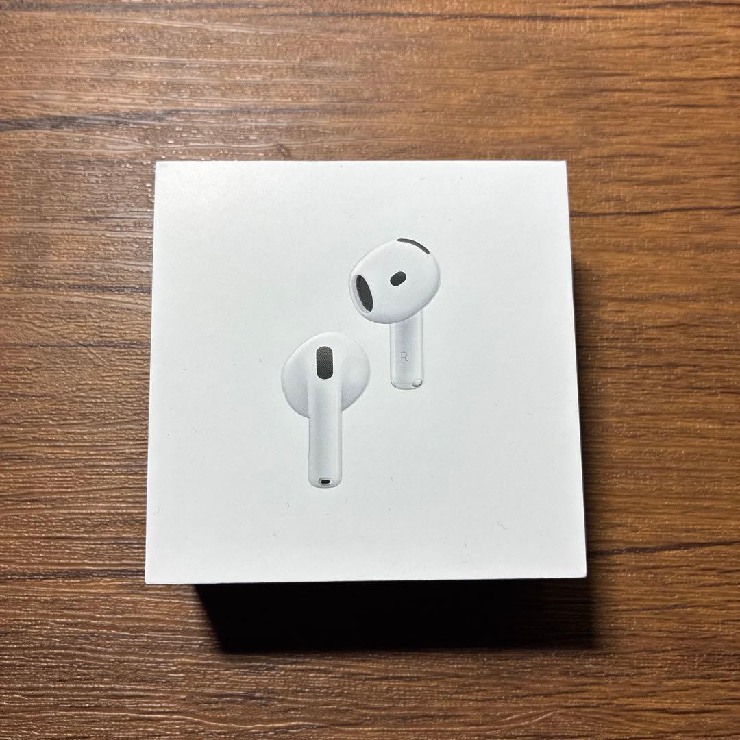 AirPods4 ケースと左耳