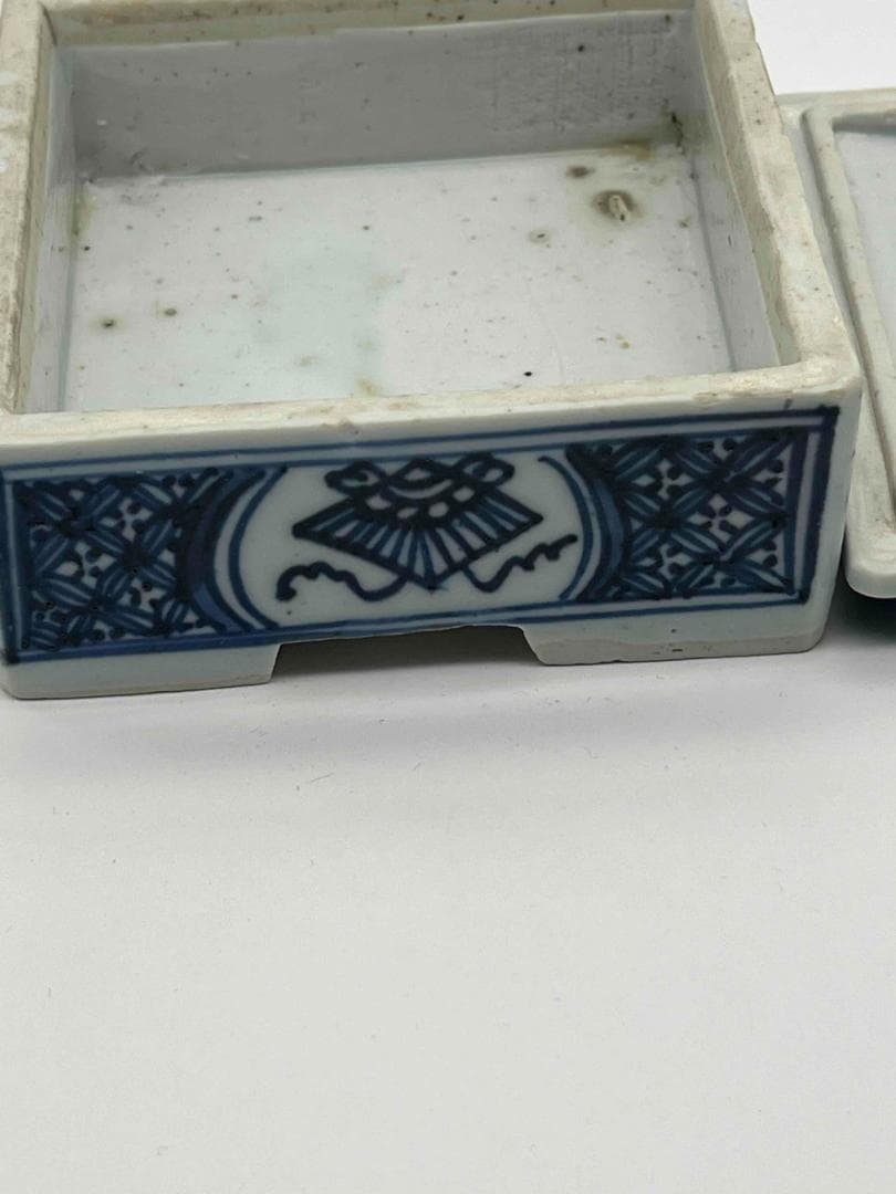 清雍正時代 染付 青花祥瑞花卉文四方印泥盒 蓋盒 香盒 文房香合(A-68)