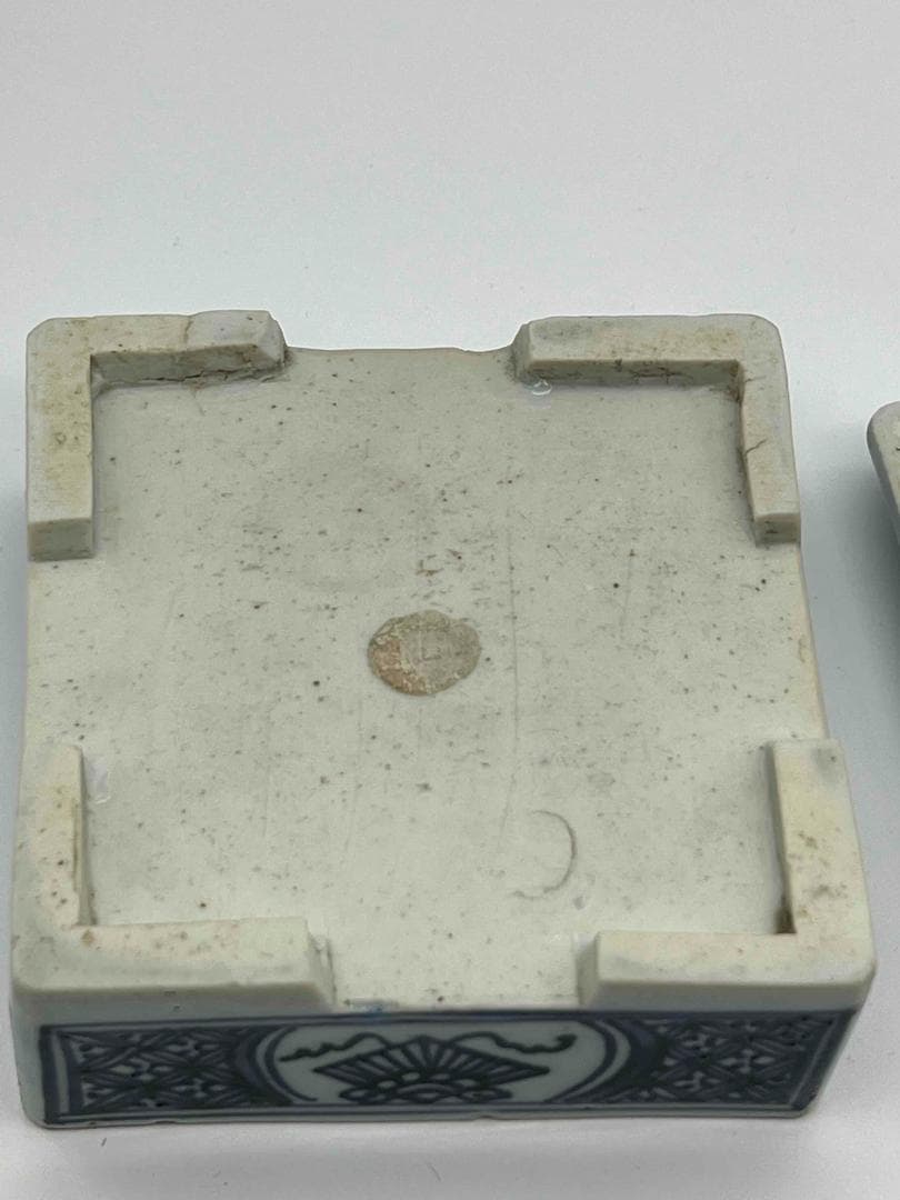 清雍正時代 染付 青花祥瑞花卉文四方印泥盒 蓋盒 香盒 文房香合(A-68)