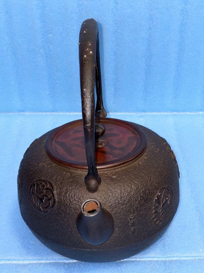 ☆ 人間国宝 釜師「高橋敬典作」粒銀象嵌提手　銀口銀象嵌花丸紋鉄瓶