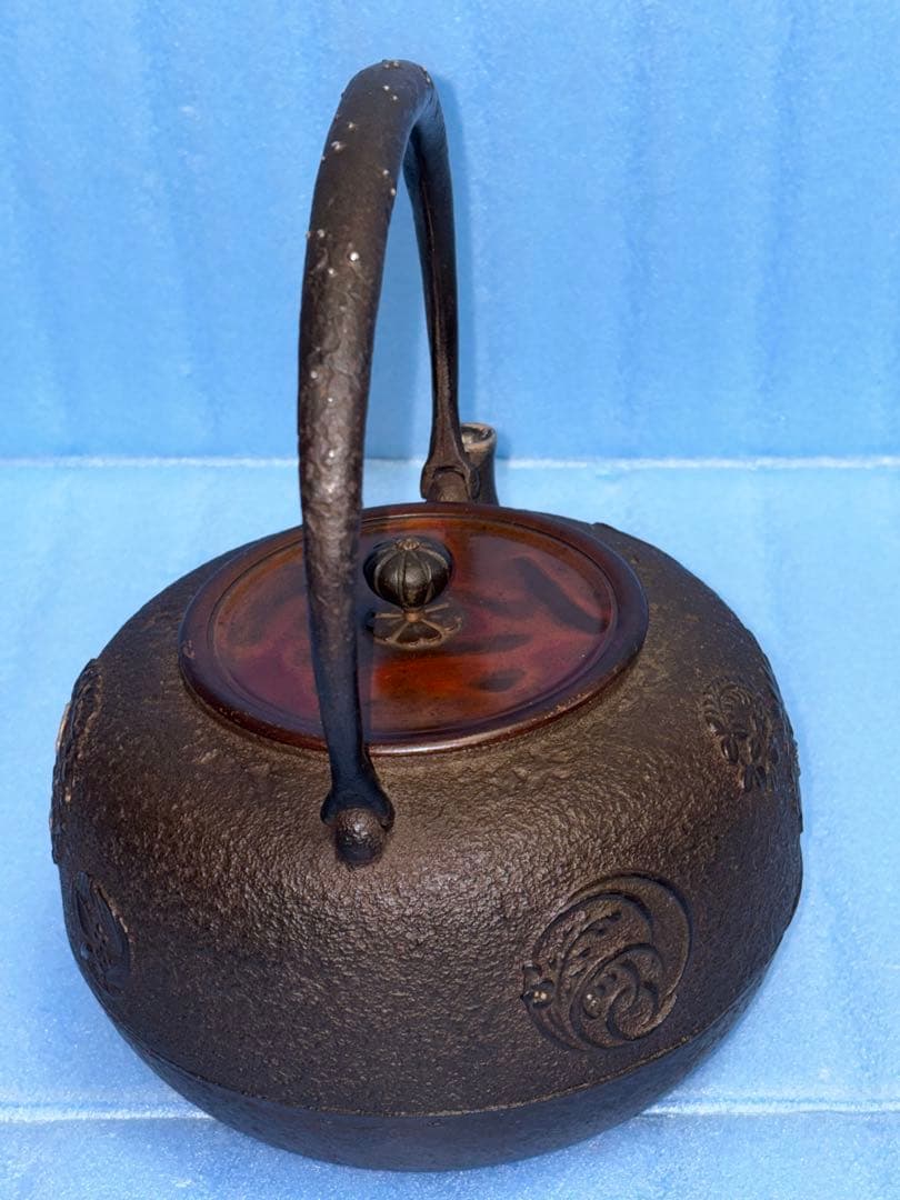 ☆ 人間国宝 釜師「高橋敬典作」粒銀象嵌提手　銀口銀象嵌花丸紋鉄瓶