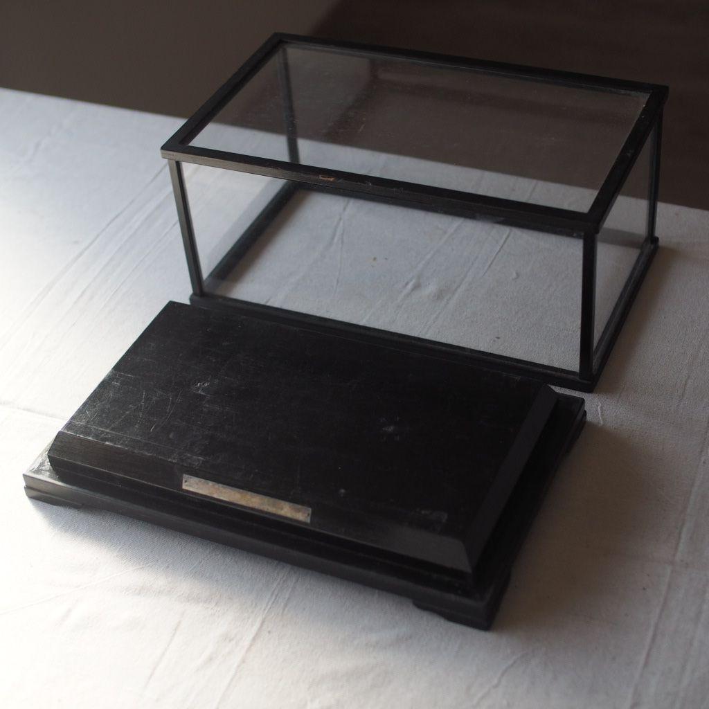 黒いガラス製ディスプレイケース 古道具