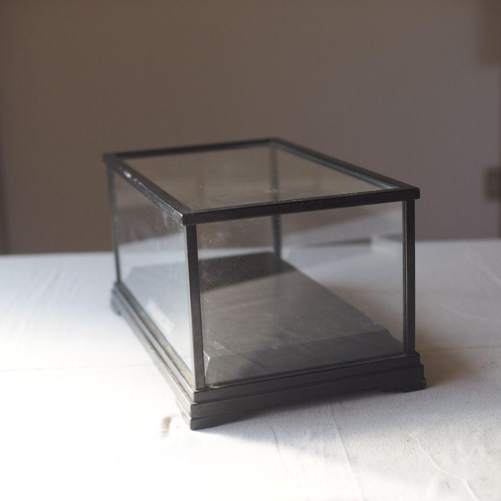 黒いガラス製ディスプレイケース 古道具