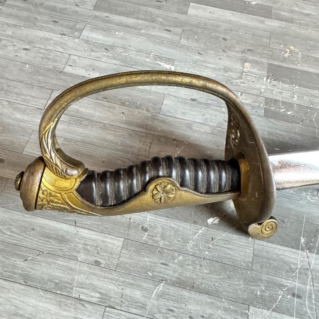 旧日本軍 サーベル 指揮刀 桜紋章 模造刀 アンティーク