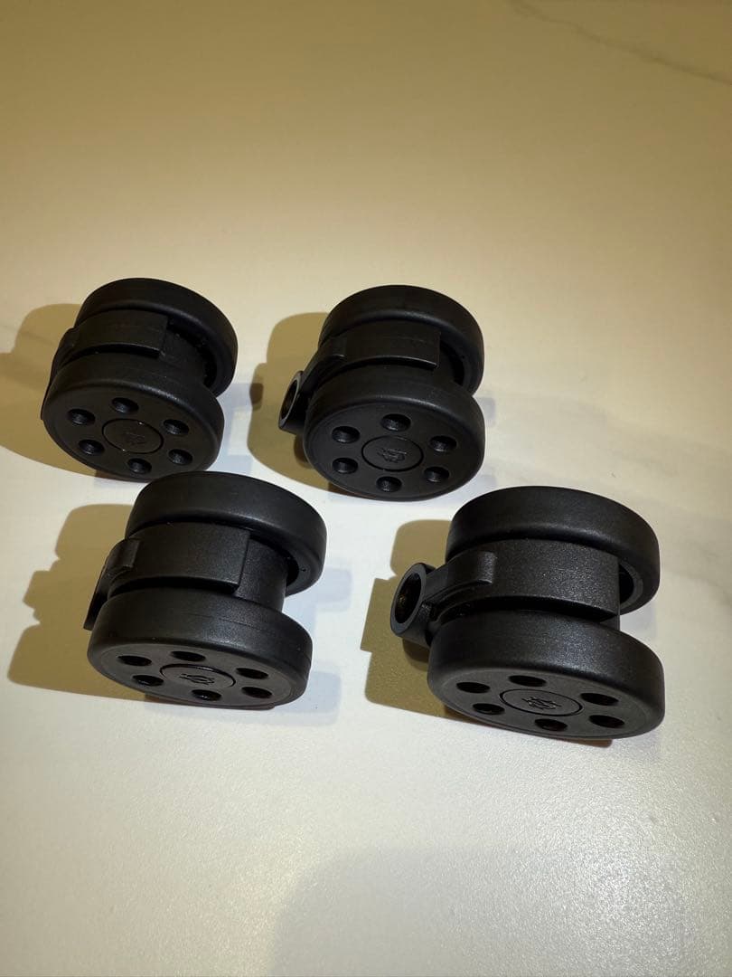 リモワ RIMOWA エッセンシャルキャビン用 ホイール 4個セット 黒