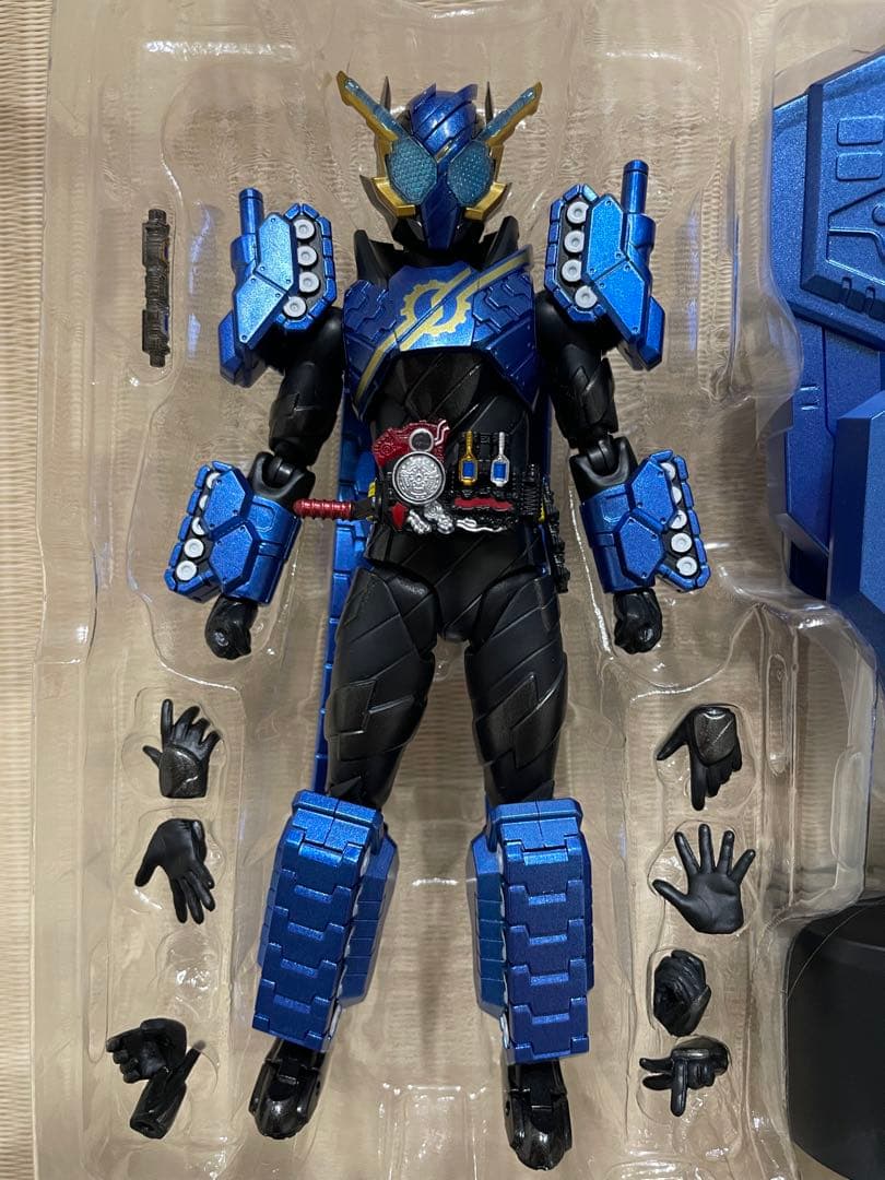 S.H フィギュアアーツ　仮面ライダービルド　タンクフォーム