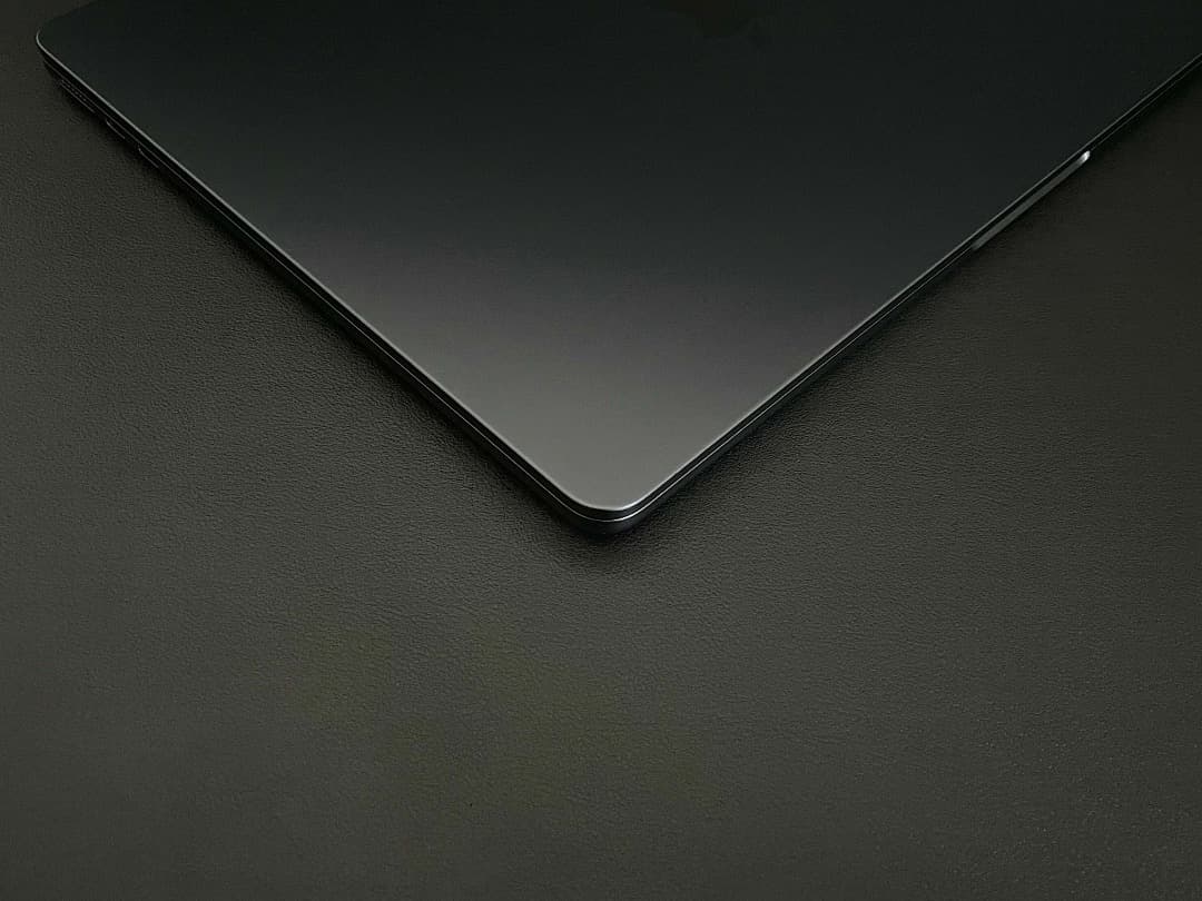 【美品】MacBook Air （M2, 2022）13.6㌅ ミッドナイト