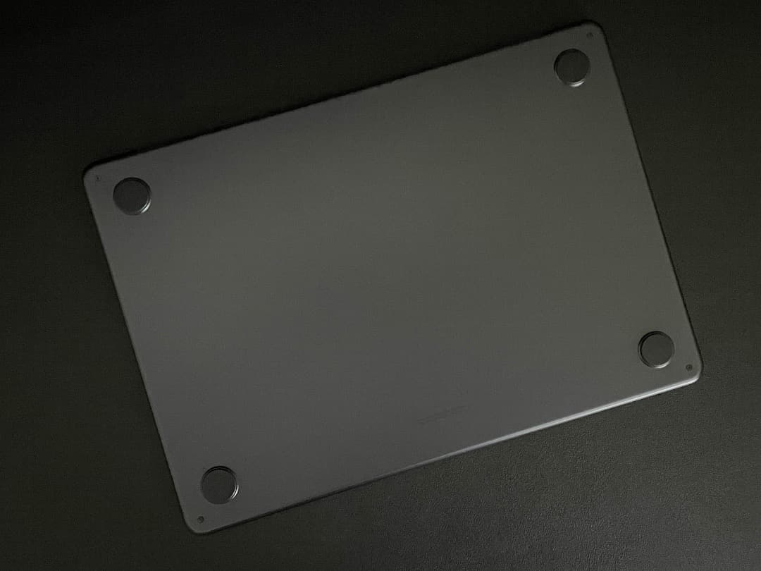 【美品】MacBook Air （M2, 2022）13.6㌅ ミッドナイト