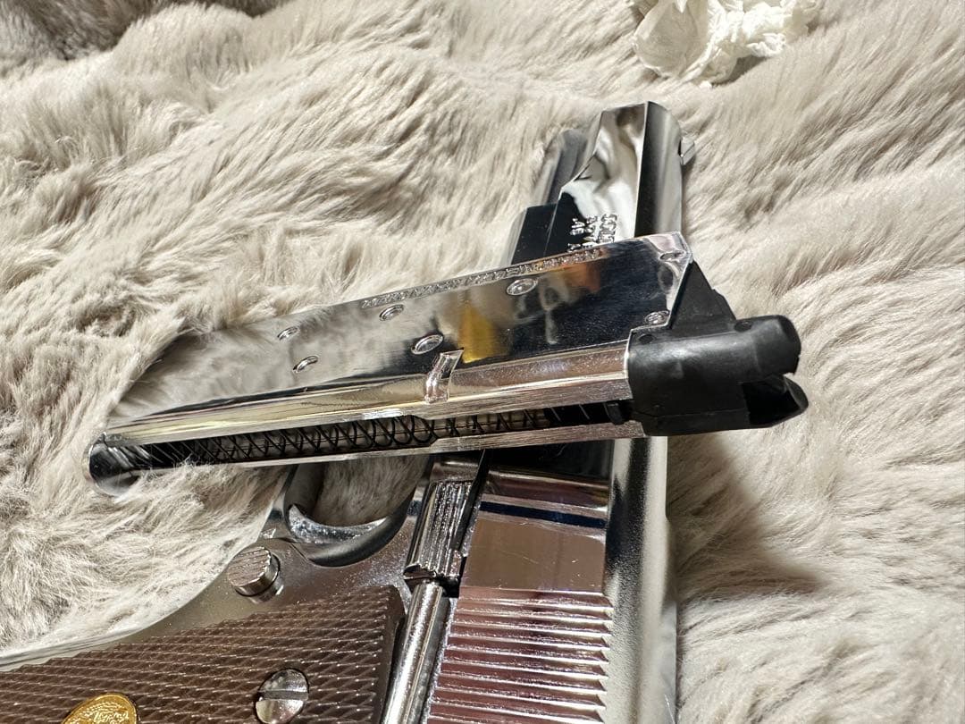 コルトガバメント 1911 クロームモデル