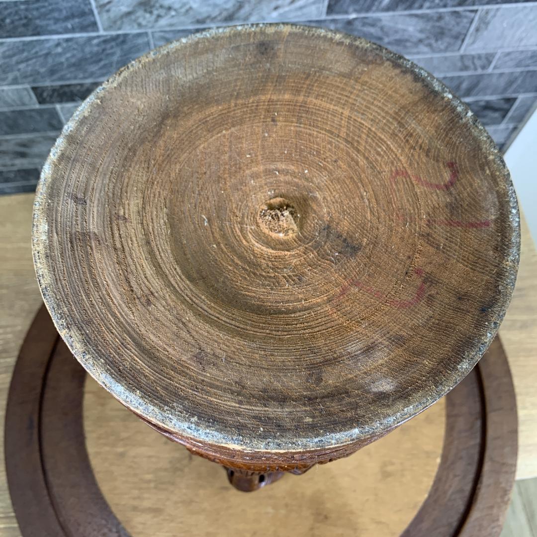 インド民芸品　木彫り机　天板直径51.5㎝サイズ　花台　サイドテーブル