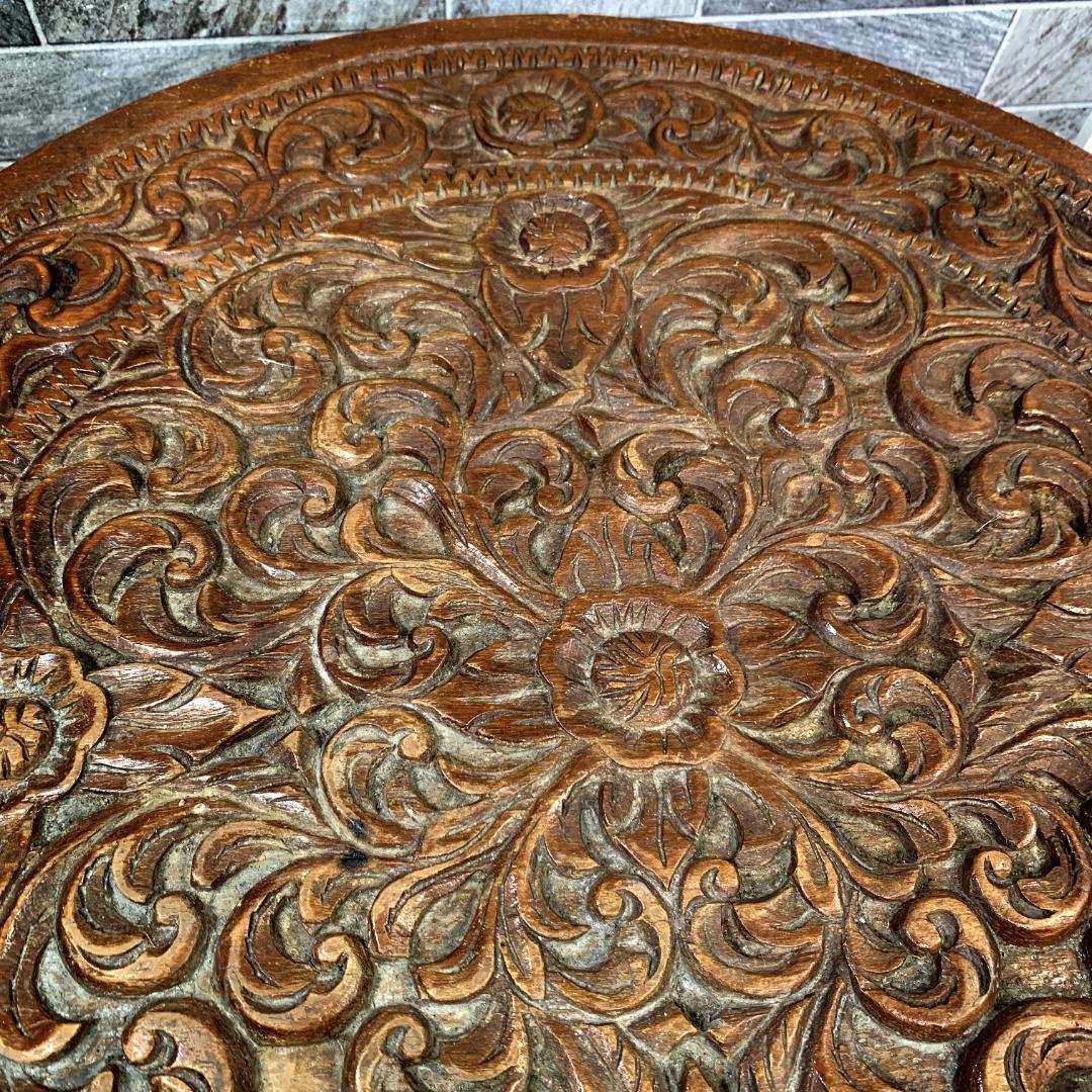 インド民芸品　木彫り机　天板直径51.5㎝サイズ　花台　サイドテーブル