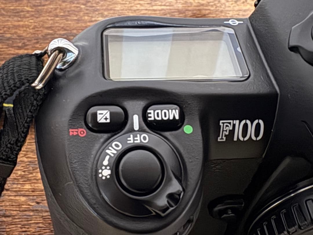 値下げしましたNikon F100 AF ZooM−Nikkor 24-85mm