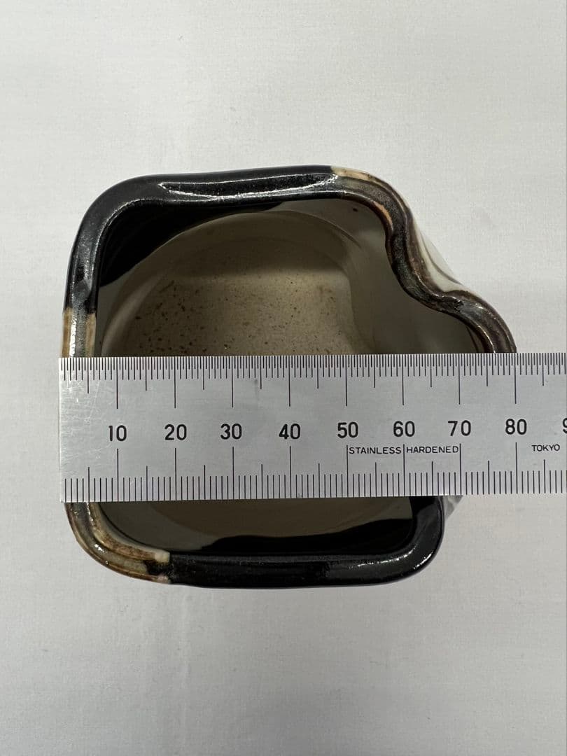 黒織部 火入  宮川香雲(竜谷窯) 茶道具
竜谷窯  宮川香雲