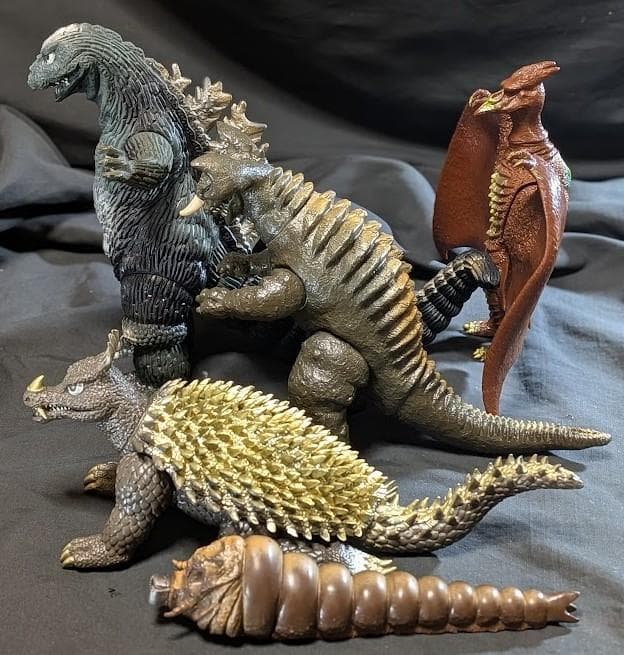 昭和ゴジラ・バラゴン・アンギラス・ラドン・モスラ幼虫（バンダイ）ソフビ５体セット