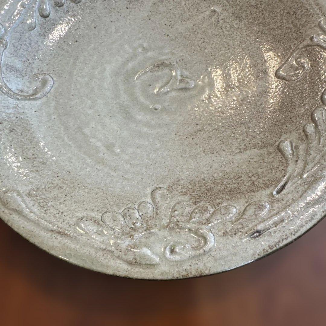 読谷焼.北窯.宮城正亨.尺皿.化粧土. イッチン.