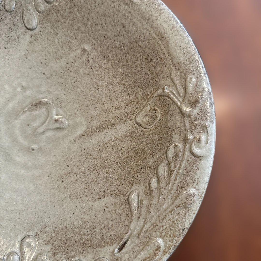 読谷焼.北窯.宮城正亨.尺皿.化粧土. イッチン.