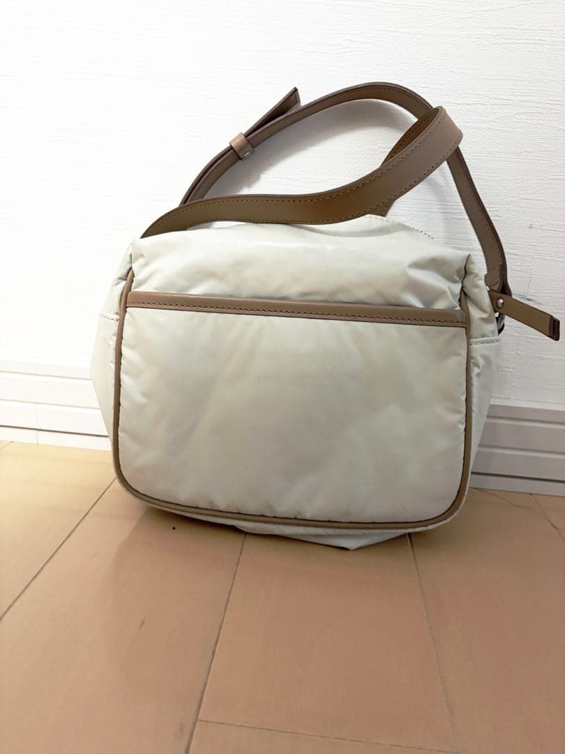 美品 IACUCCI イアクッチ ナイロン レザー ショルダーバッグ ホワイト