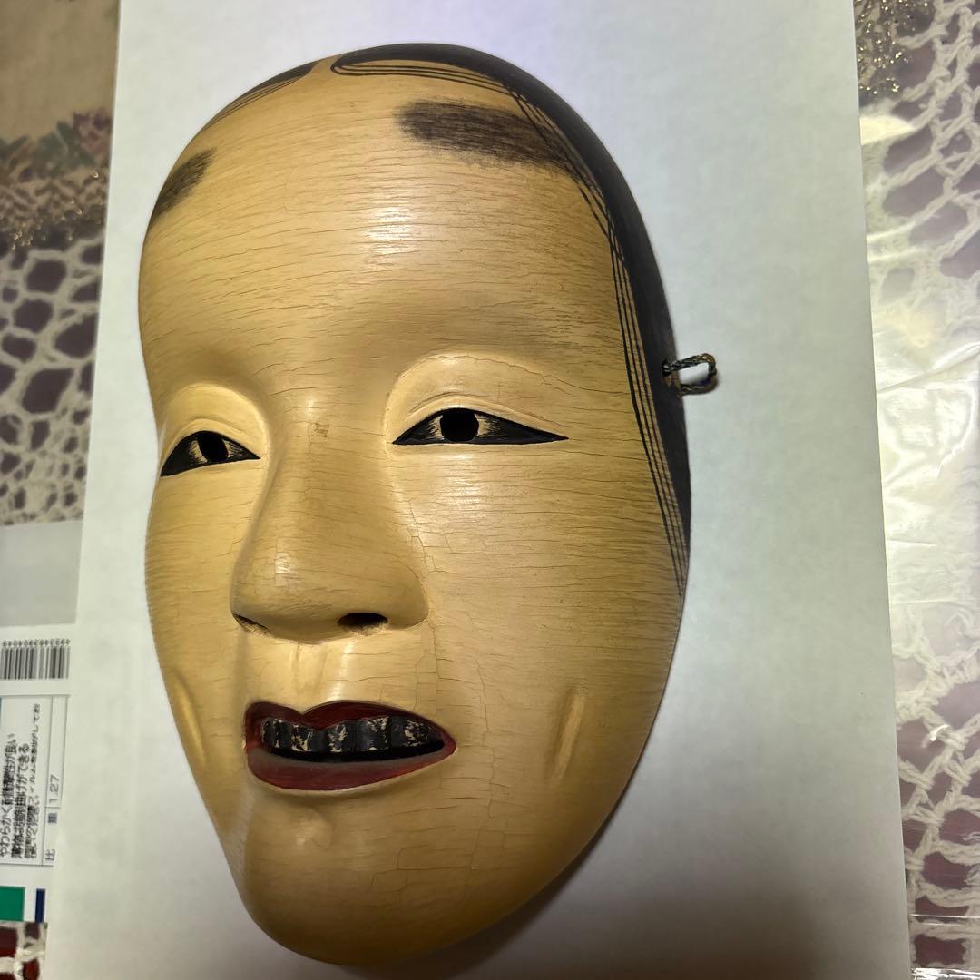 能面 木製 伝統的なデザイン