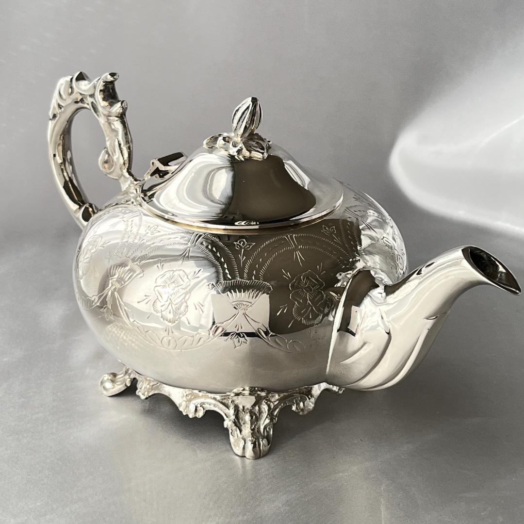 【英国】 ビクトリアンのティーポット【シルバープレート】綺麗！！