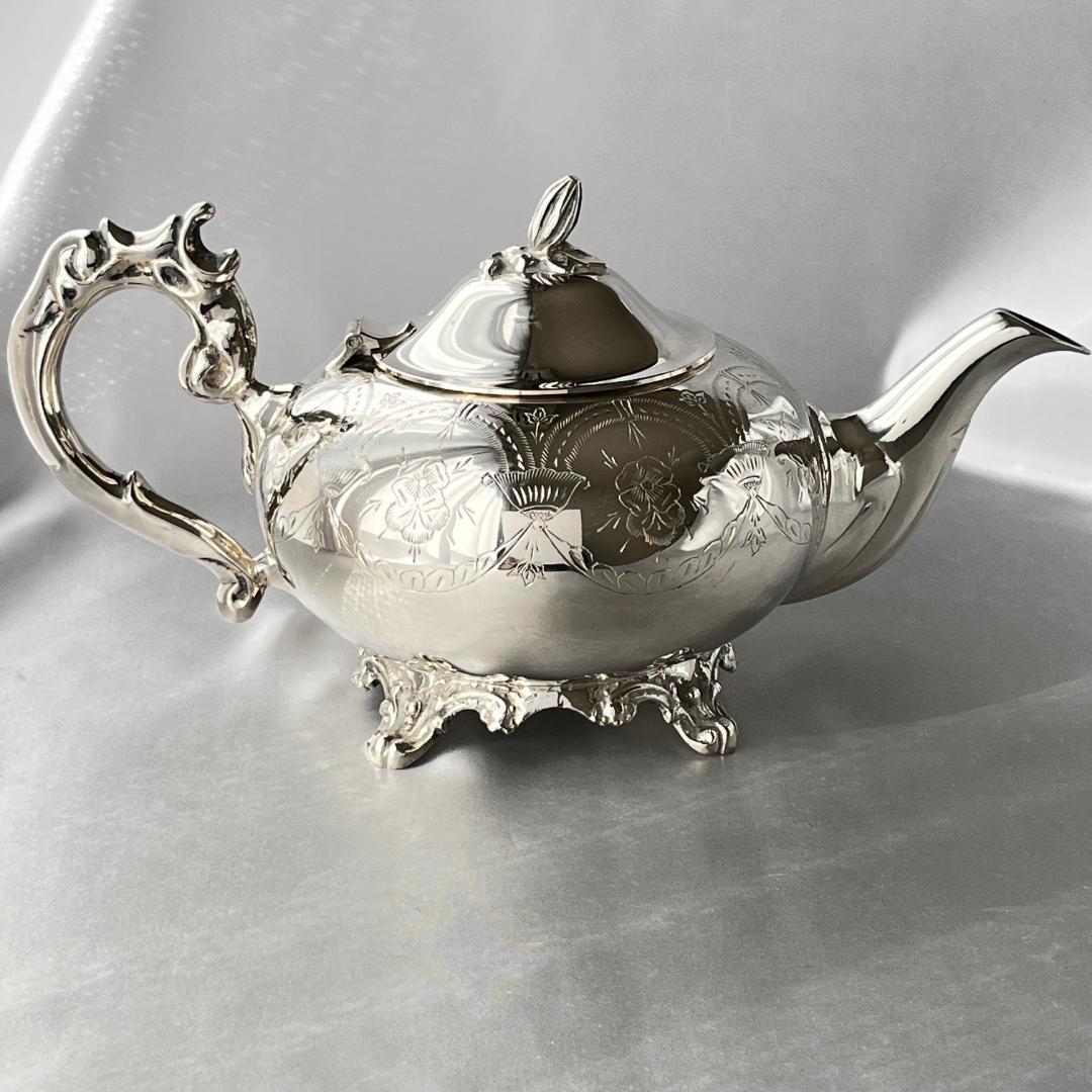 【英国】 ビクトリアンのティーポット【シルバープレート】綺麗！！