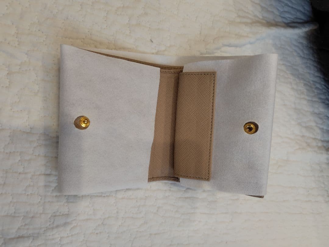 M*a様 【美品】PRADA 二つ折り財布 レザー ベージュ