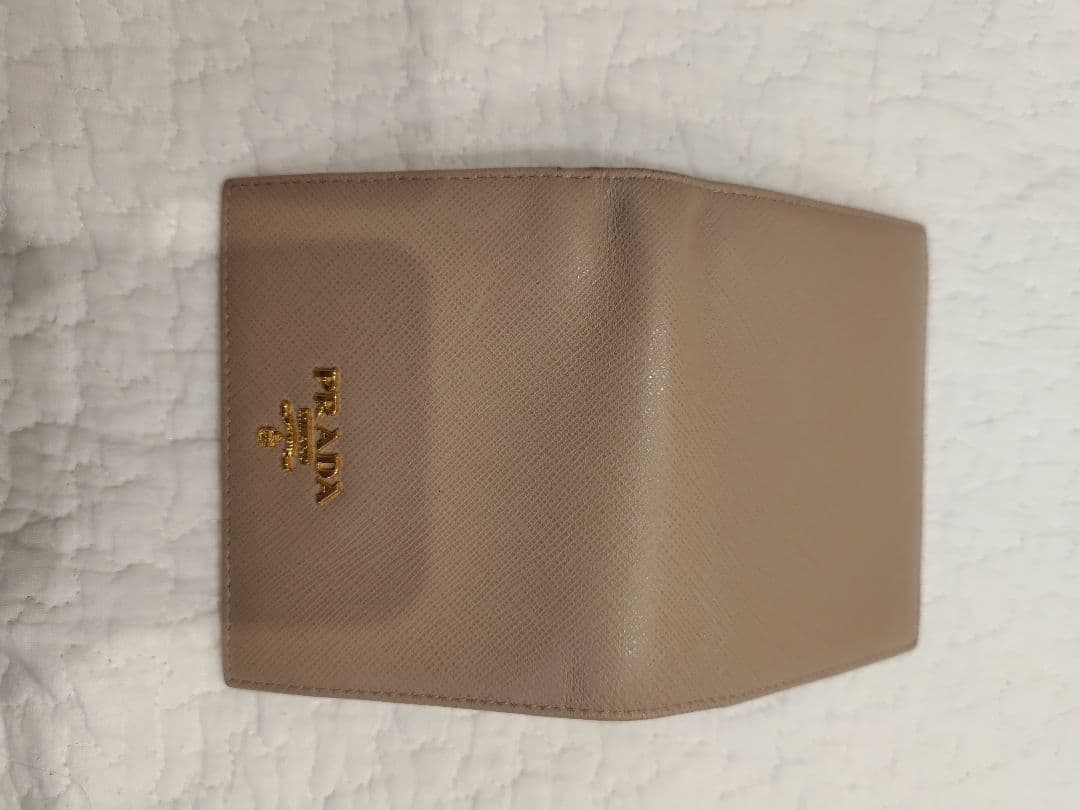 M*a様 【美品】PRADA 二つ折り財布 レザー ベージュ