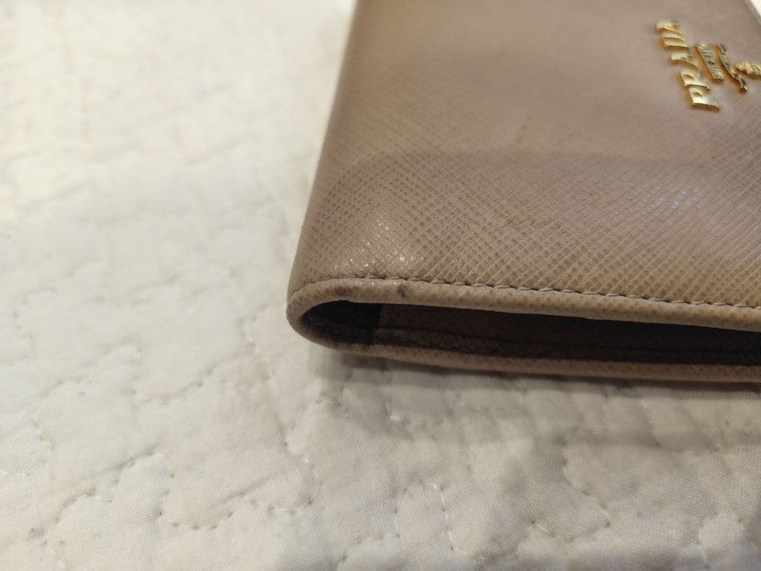 M*a様 【美品】PRADA 二つ折り財布 レザー ベージュ