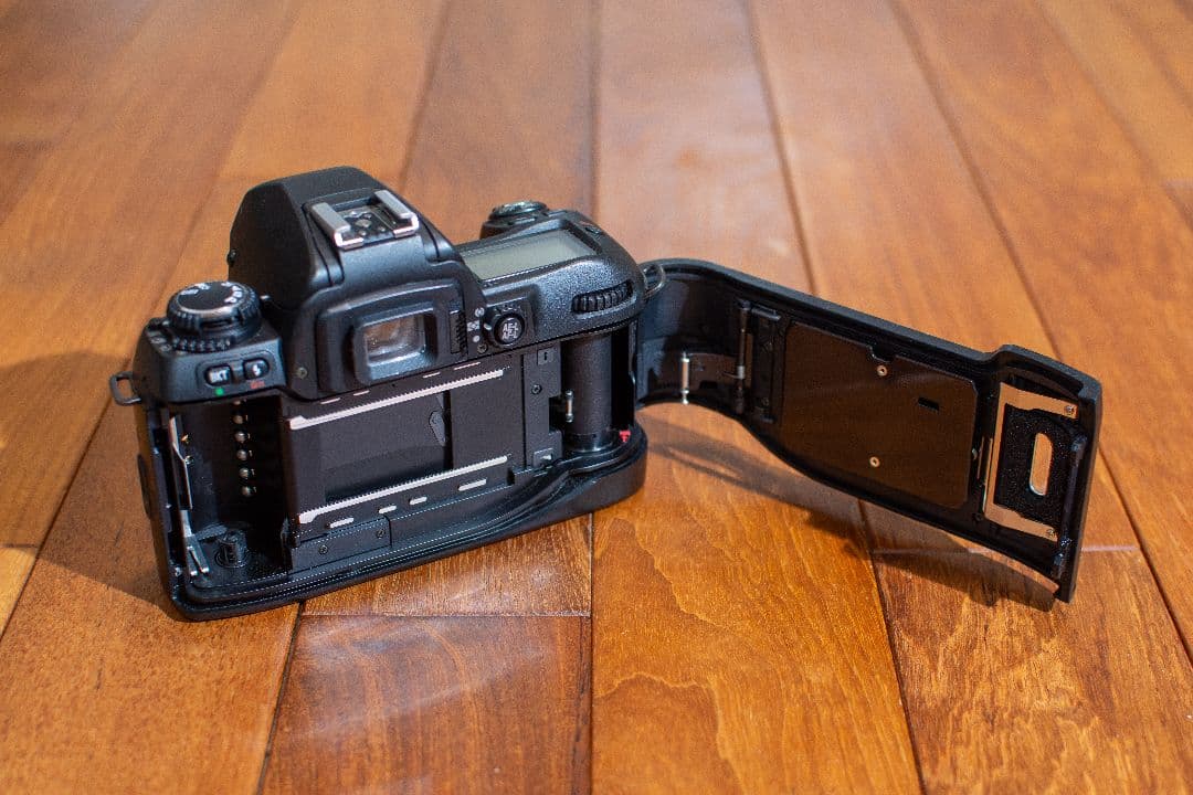 Nikon F80D フィルム一眼レフカメラ