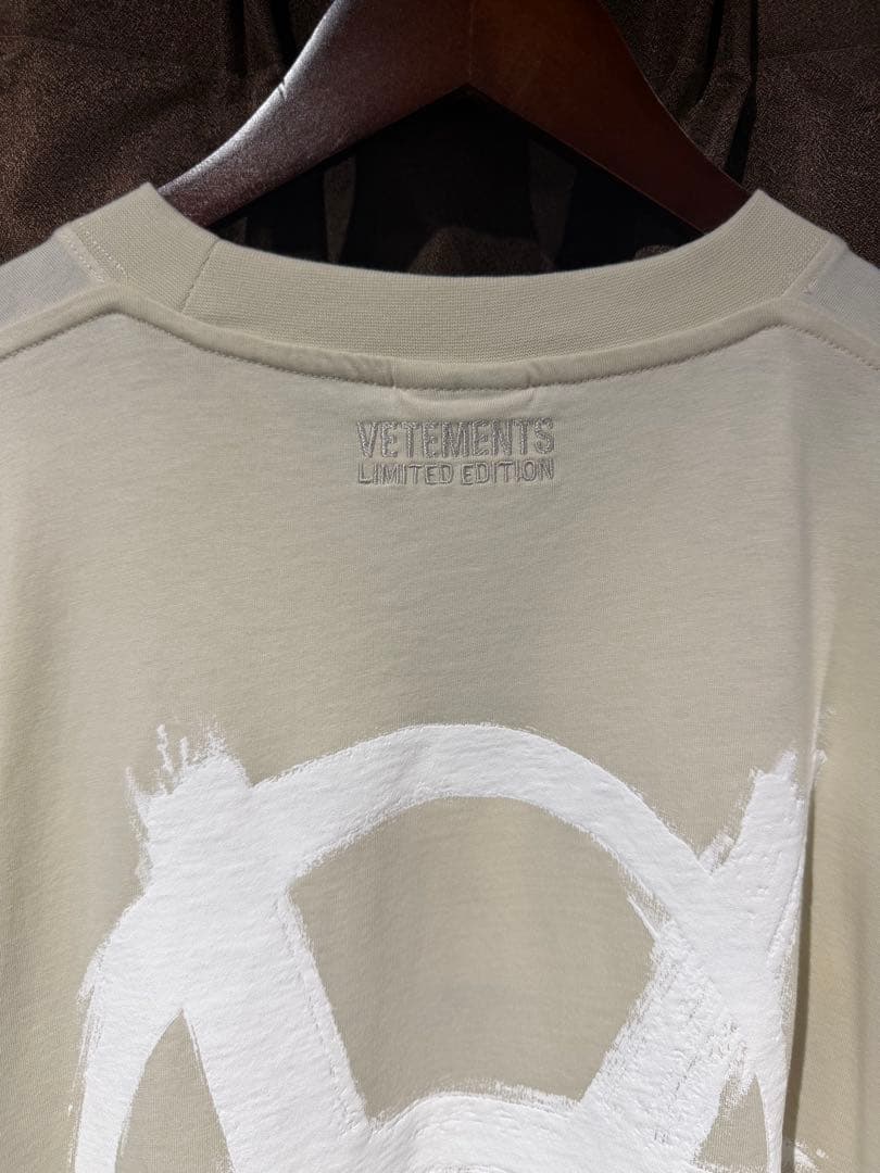 VETEMENTS アナーキーシンボル Tシャツ