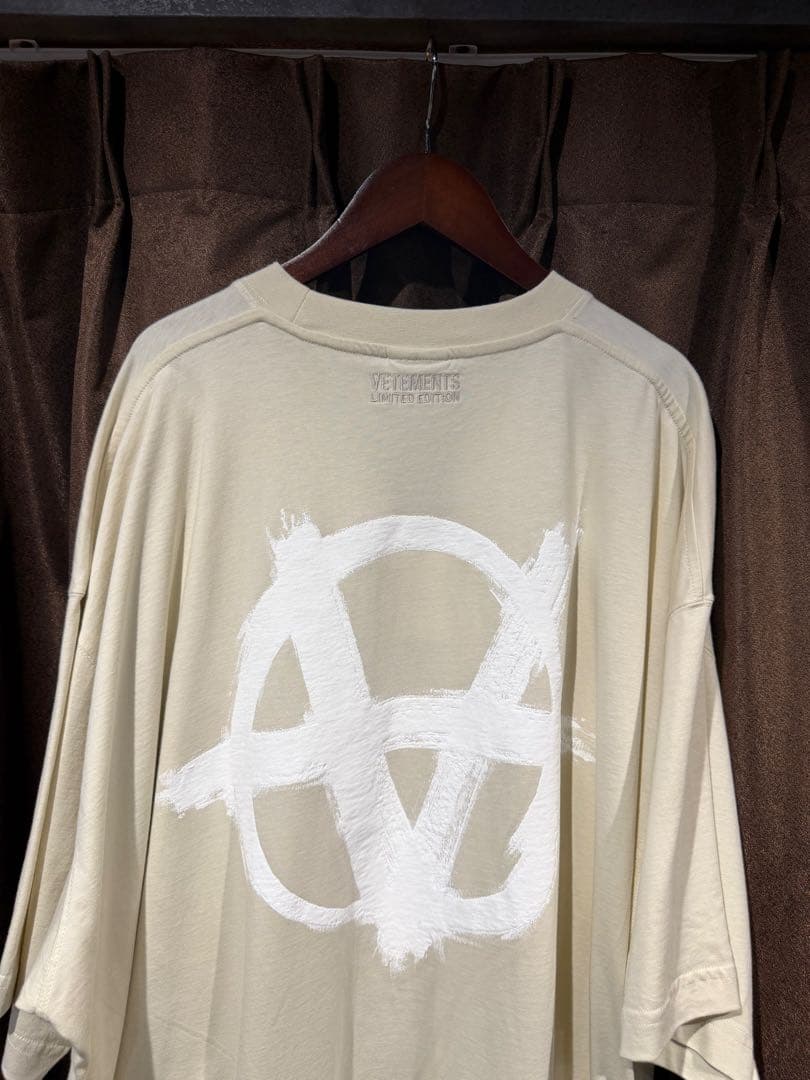 VETEMENTS アナーキーシンボル Tシャツ