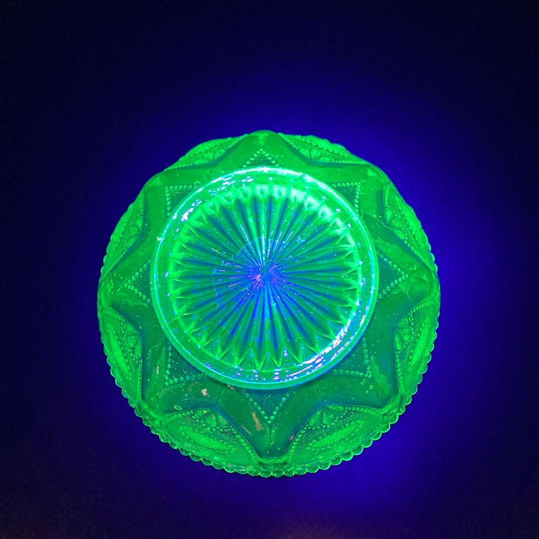 ウランガラス　鉢