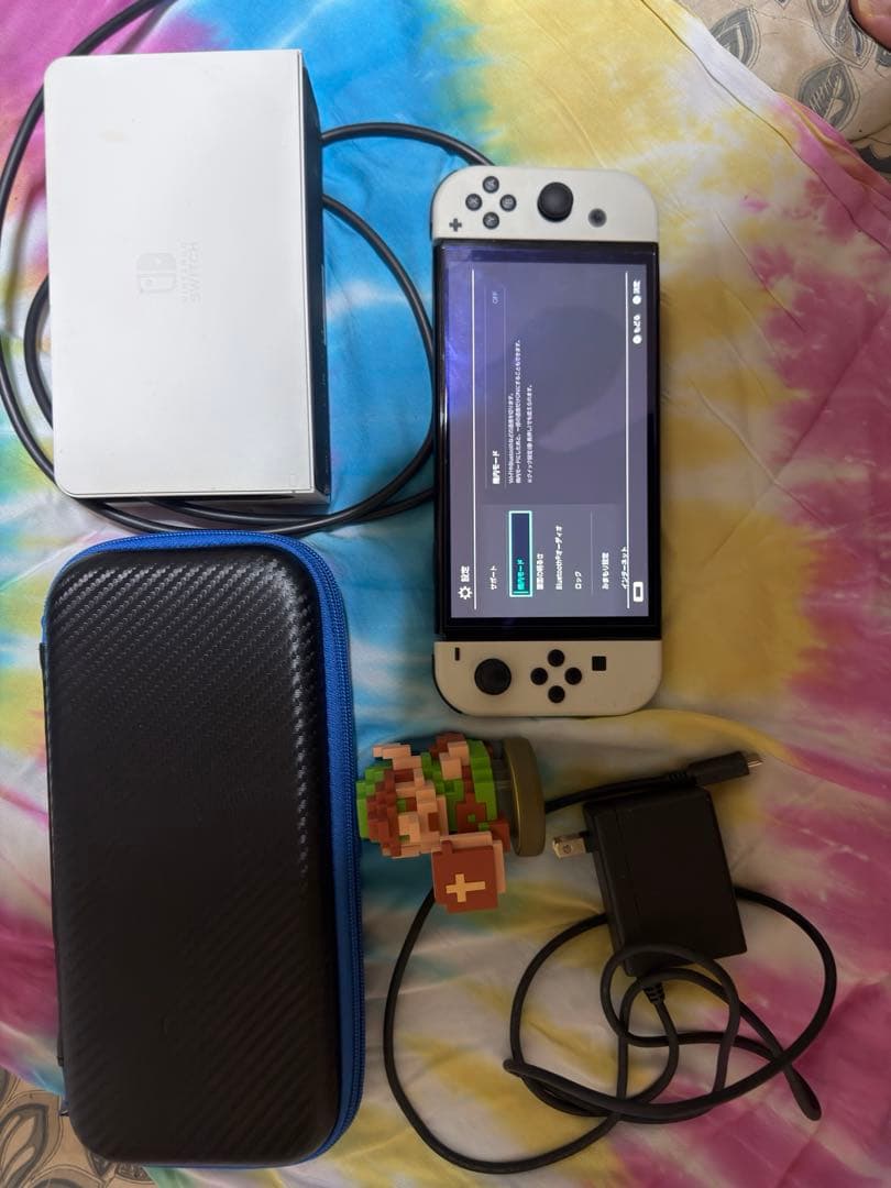 Nintendo Switch 本体 ホワイト 充電器・ケース・アミーボ付き