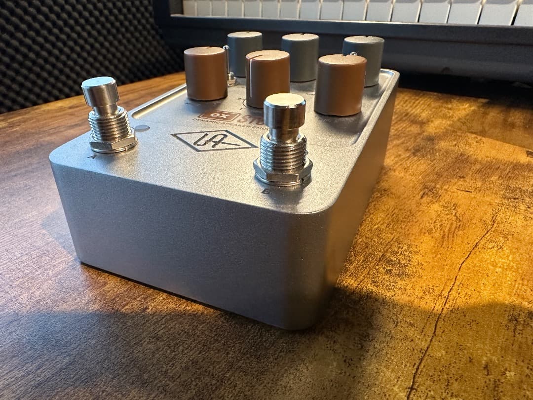 ギター UAFX OX Stomp. Dynamic Speaker Emulator