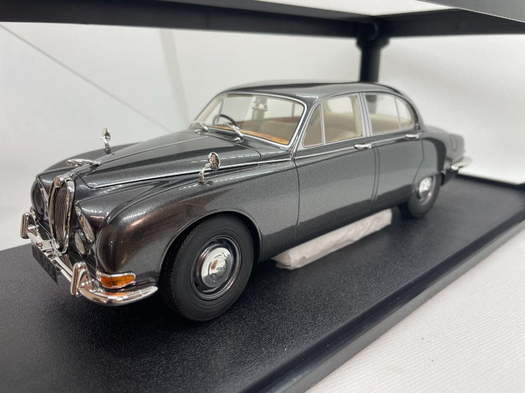 104-047 Cult 1/18 ジャガー S-Type Grey