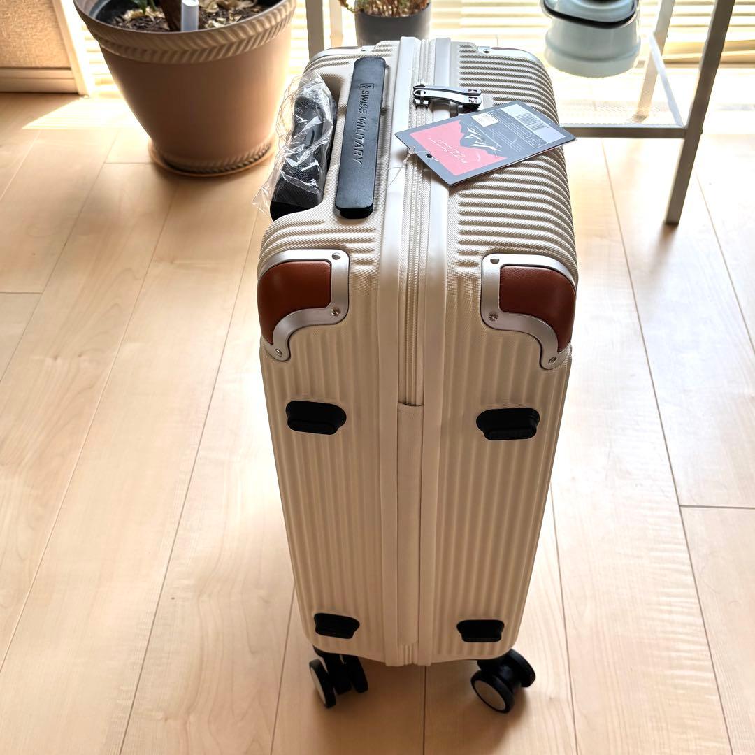 【新品】スイスミリタリー 38.5L スーツケース ホワイト 機内持ち込みサイズ