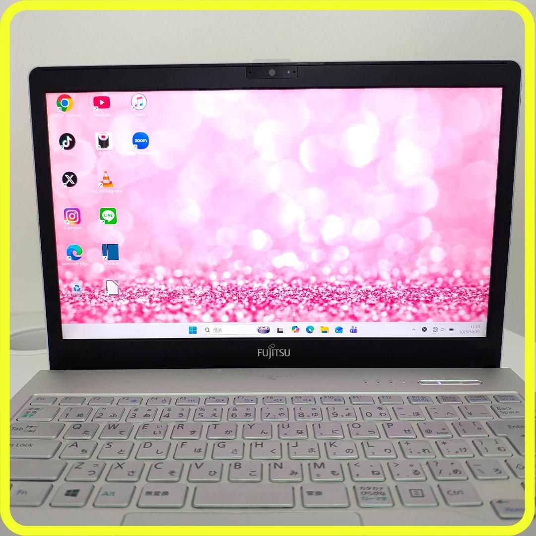 白　薄型軽量　新品SSD256GB⭐️windows11　ノートパソコン　689