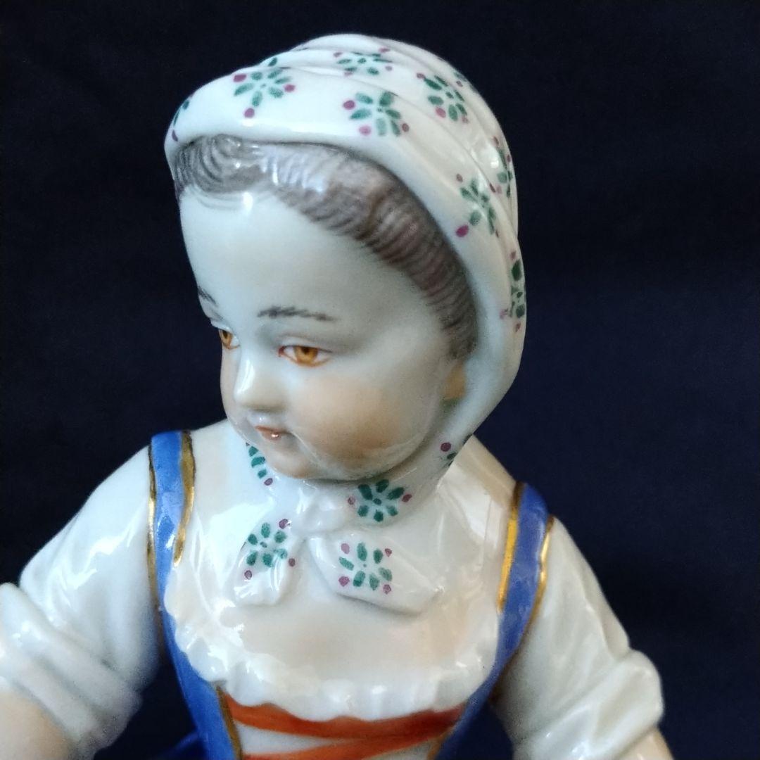 ✤マイセン(Meissen)フィギュリン『野菜のバスケットを持つ少女』