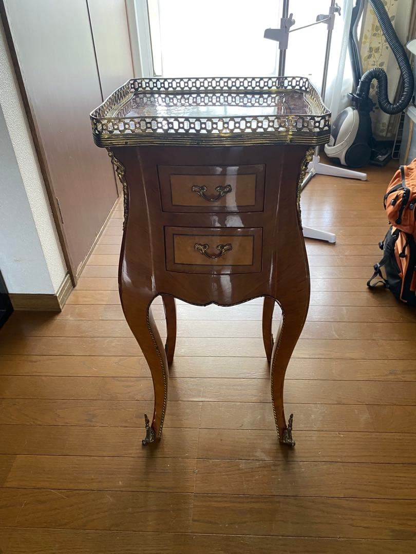 西洋アンティーク　木製サイドテーブル