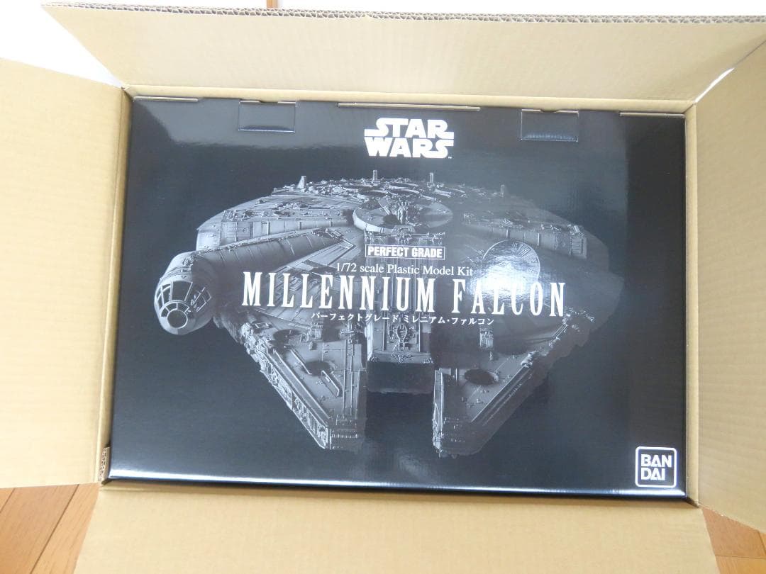 【期間限定特価・美品】プレミアムバンダイ版PG 1/72 ミレニアム・ファルコン